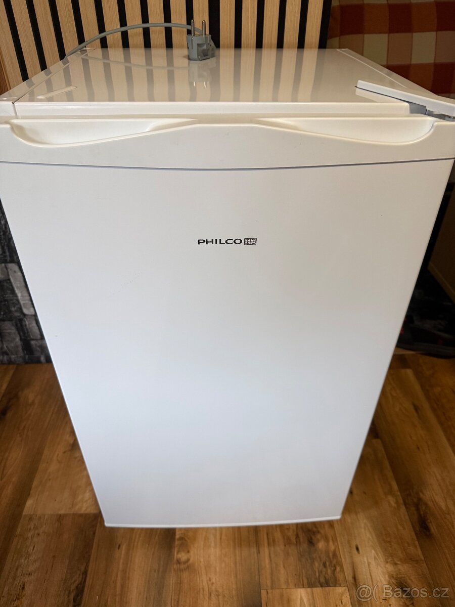 Malá lednička s mrazáčkem