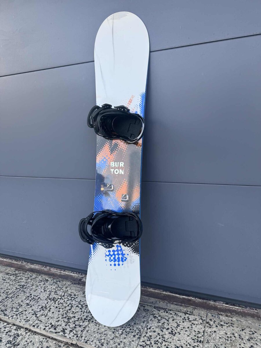 Snowboard Burton 145 cm + vázání + obal – jako nový