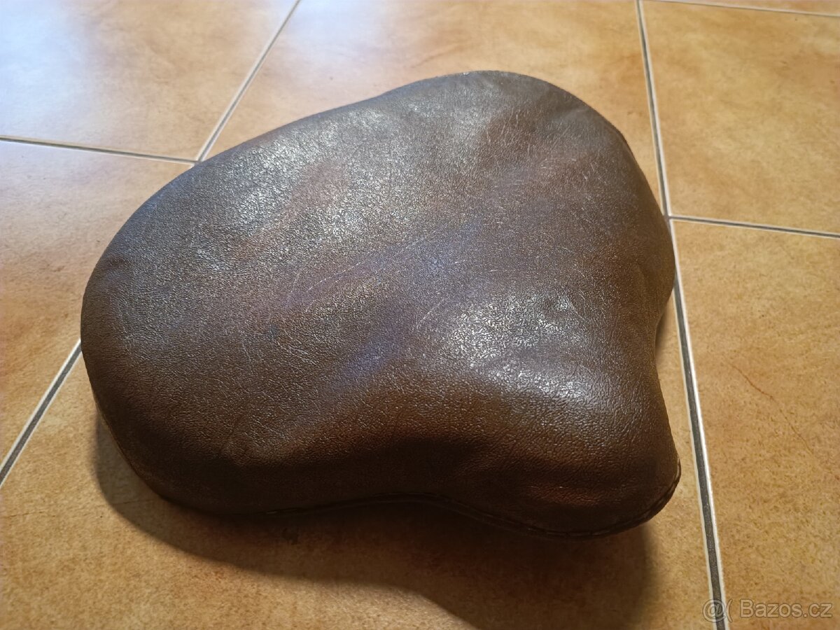 Sedlo Jawa pérák originál