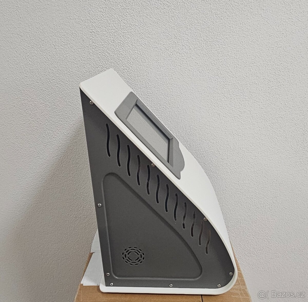 Kosmetický přístroj - radiofrekvence