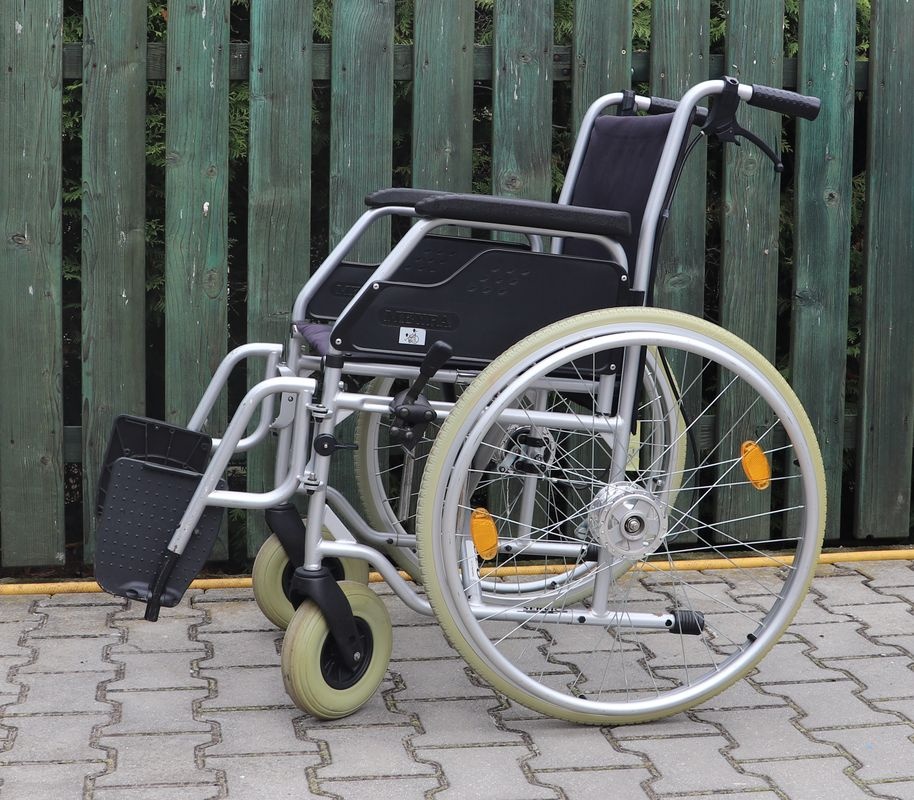 076-Mechanický invalidní vozík Meyra.