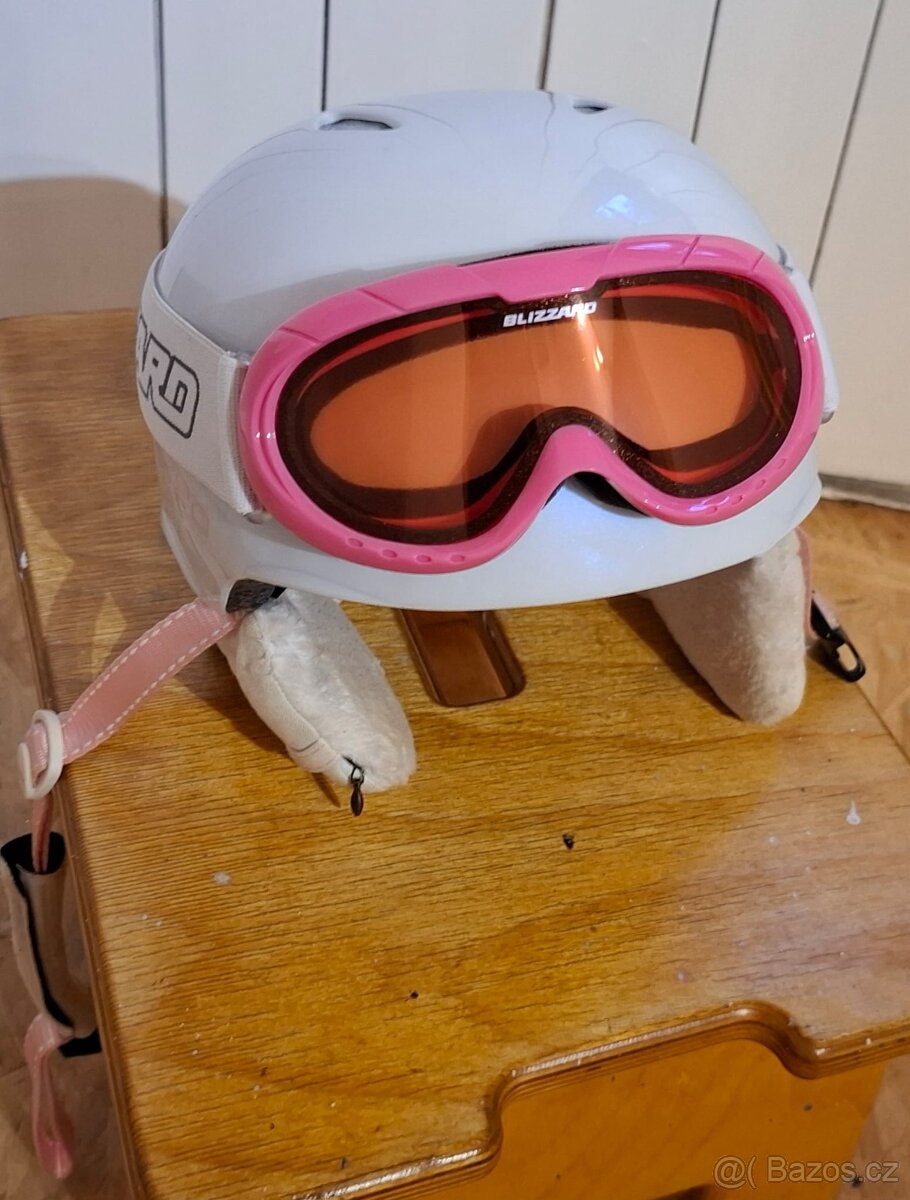 Lyže, lyžáky, helma a brýle, Dámské.