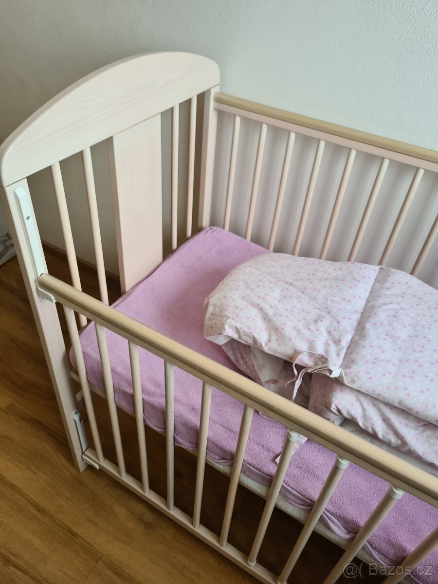 Dřevěná postýlka pro miminko
