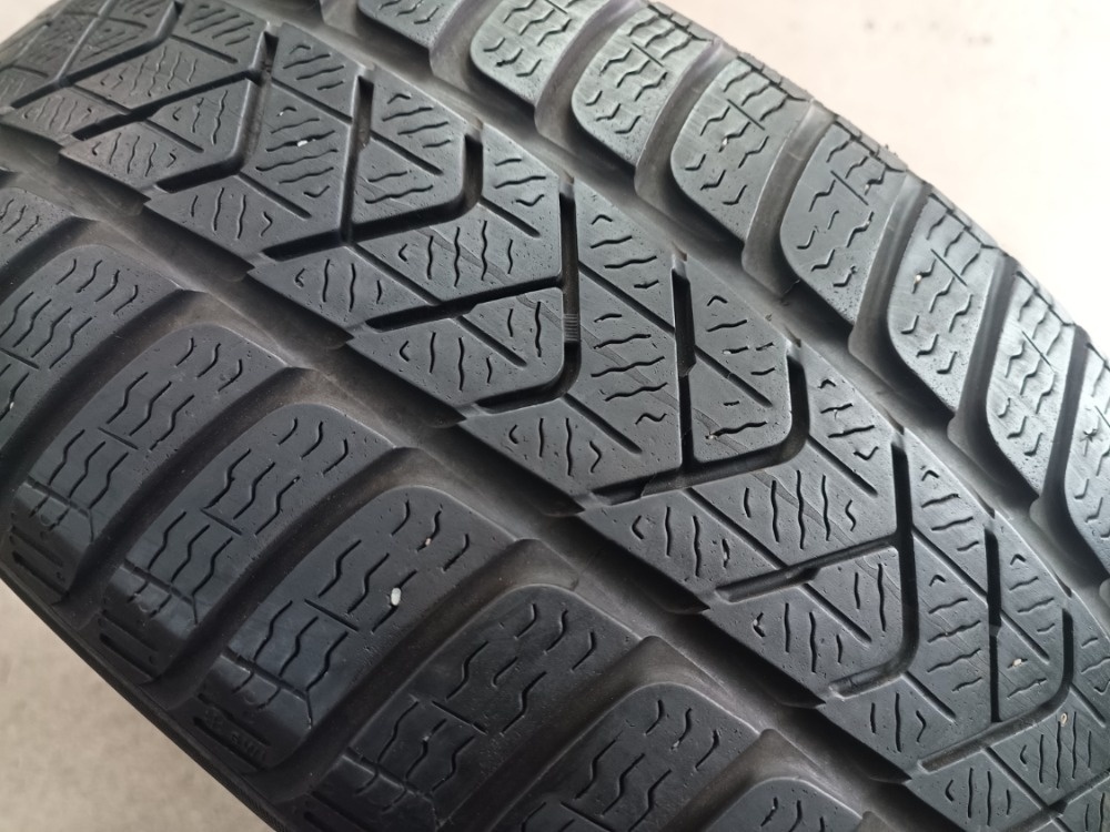 215/60 R16 PIRELLI (2117)