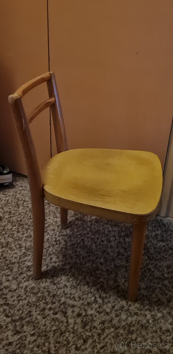 Dřevěná dětská židle