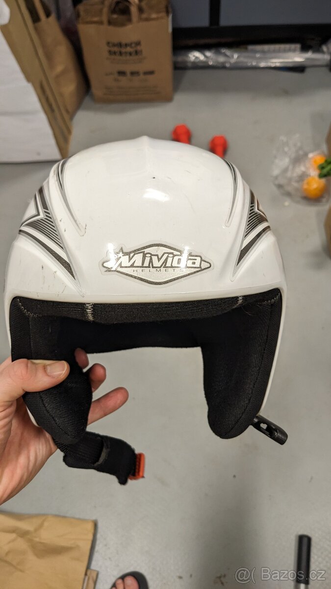 Dětská lyžařská helma 48