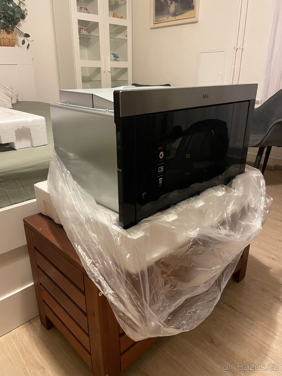 Mikrovlnná trouba AEG