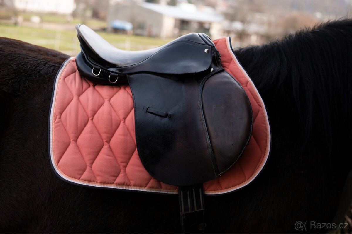 Sedlo na širšího koně