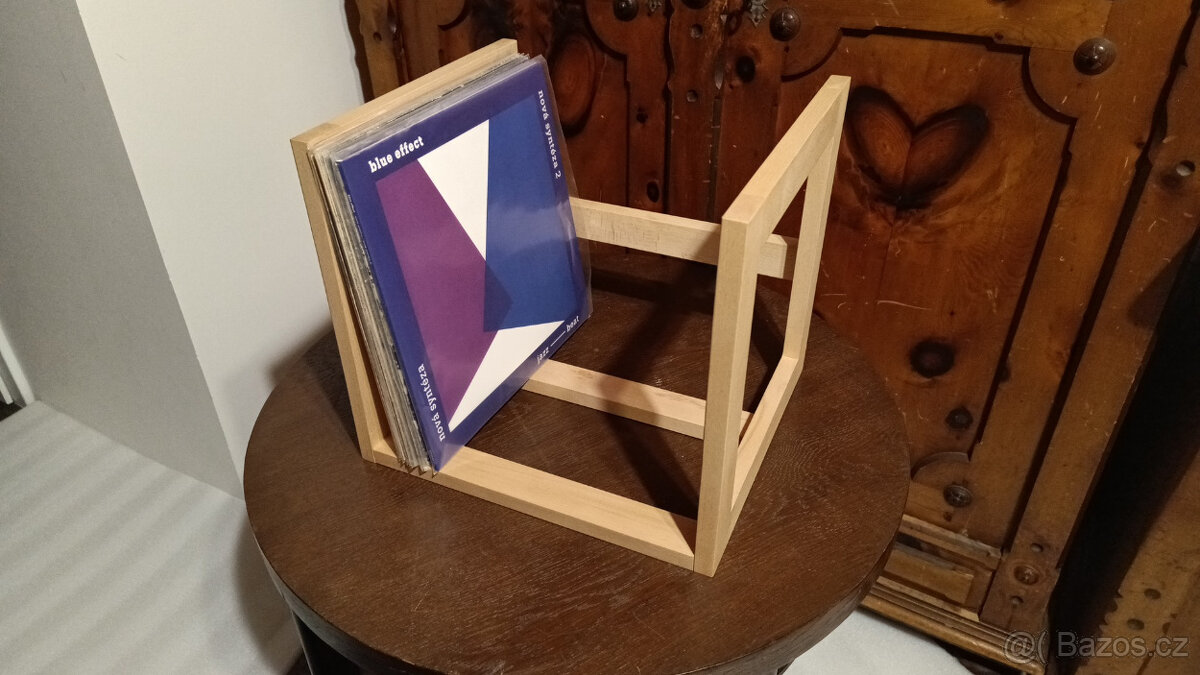 Stojan na gramofonové desky LP