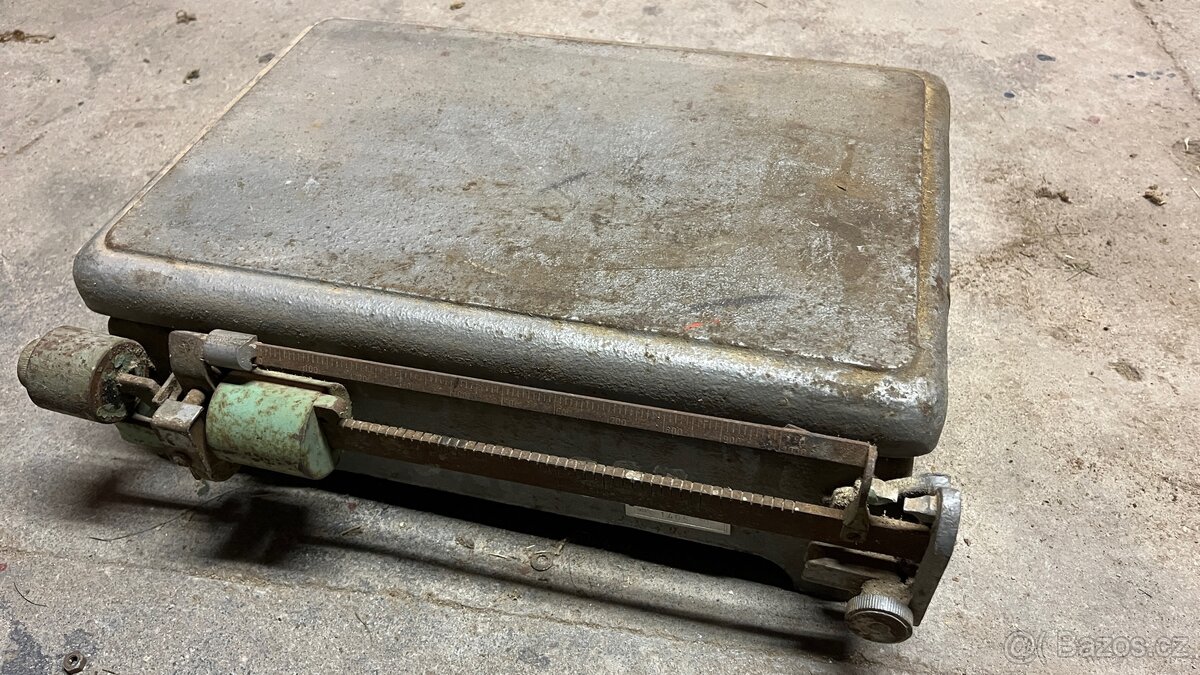 Starožitná mechanická váha kovo konice do 50 Kg
