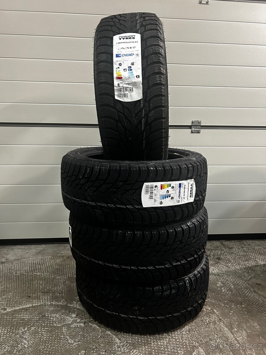 225/45 r17
