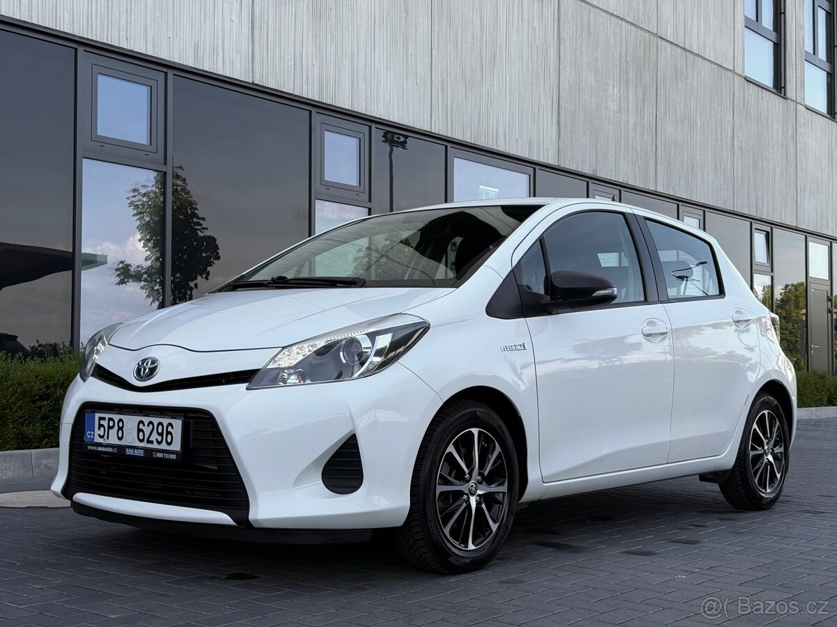 Toyota Yaris Hybrid automat / 2013 / ČR / 77 tis.