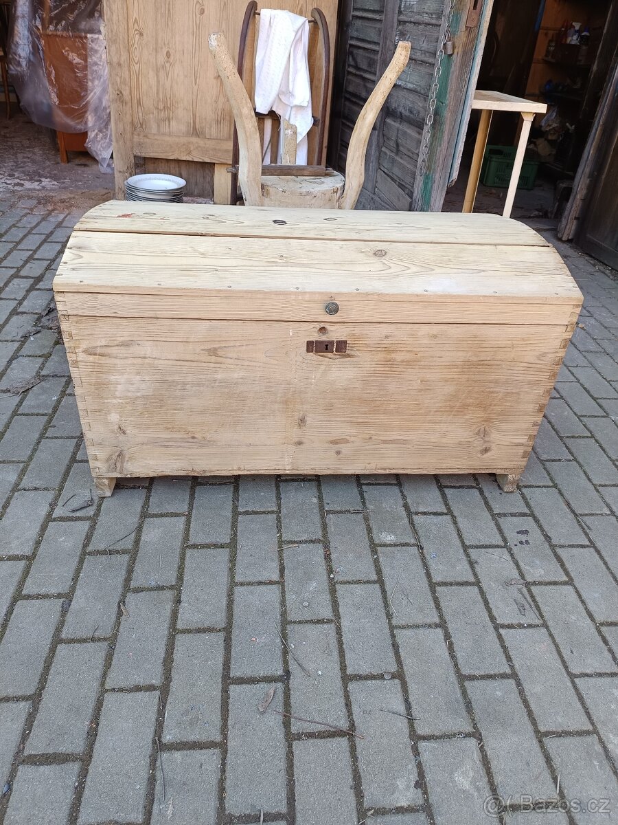 DŘEVĚNÁ TRUHLA