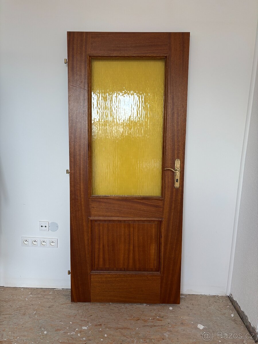 Kvalitní interiérové dveře (dřevo - dýha) 80 L