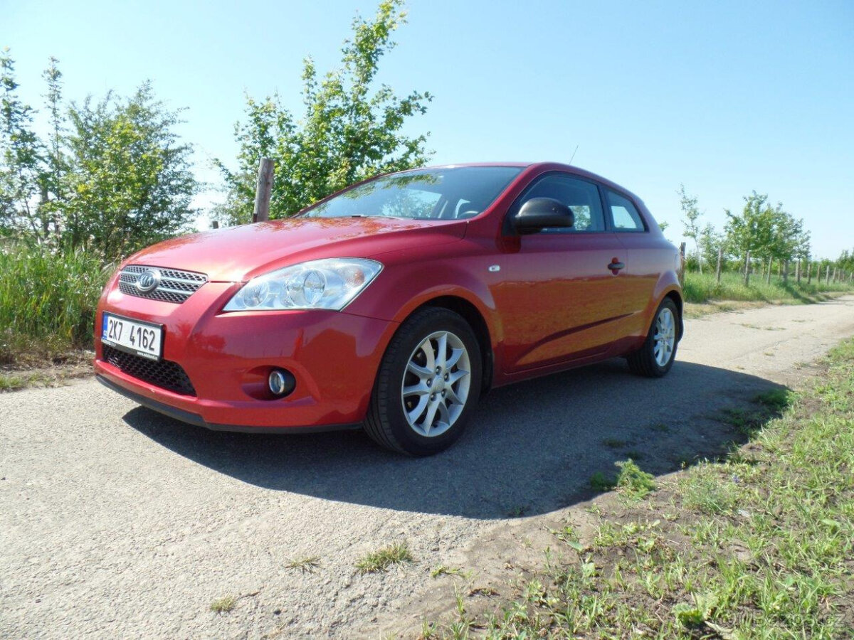 KIA PRO CEED 1,4 CVVT, 80 kW, 113 tis. km, koupeno v ČR
