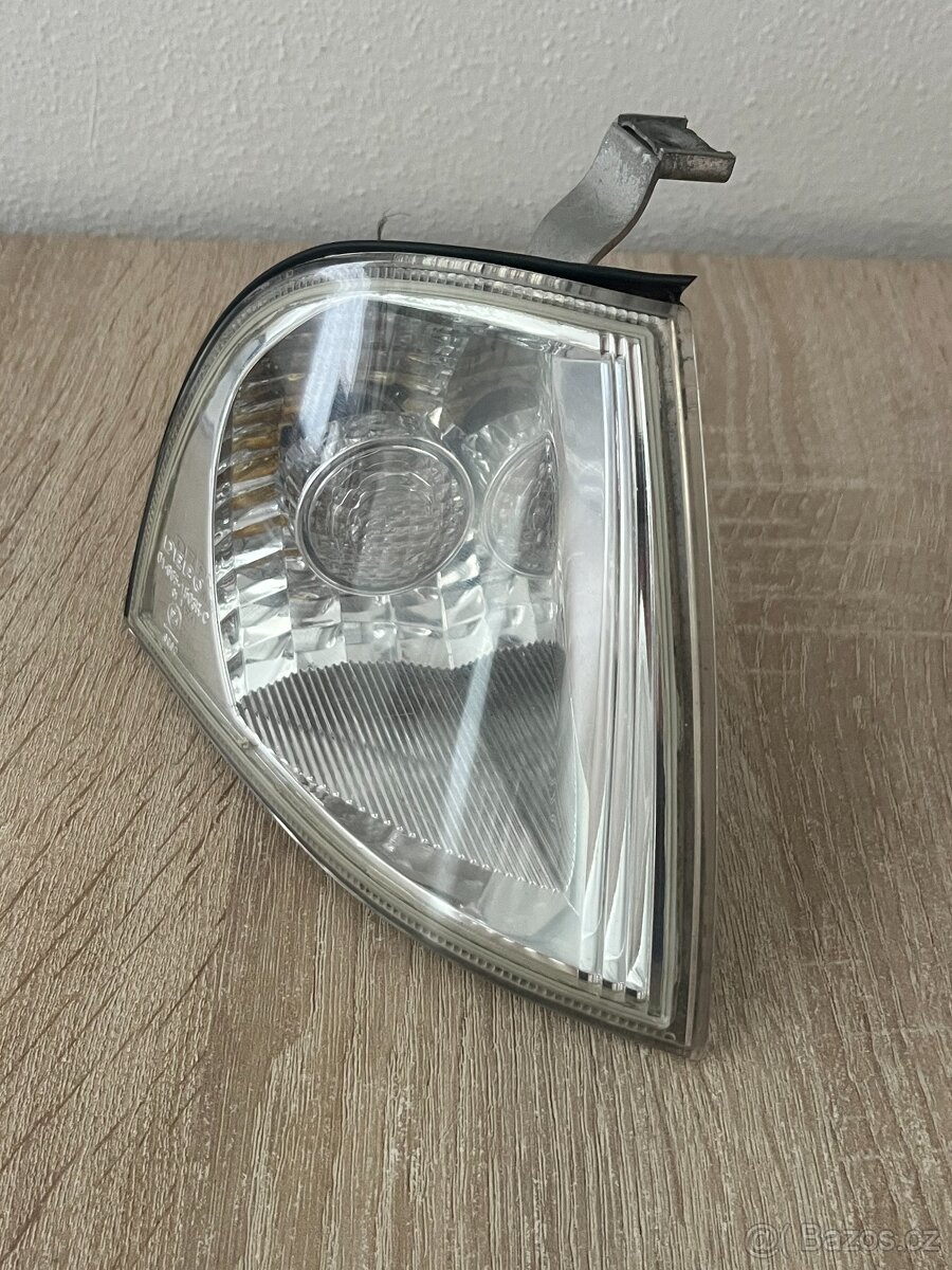 Pravý blinkr Škoda Octavia 1