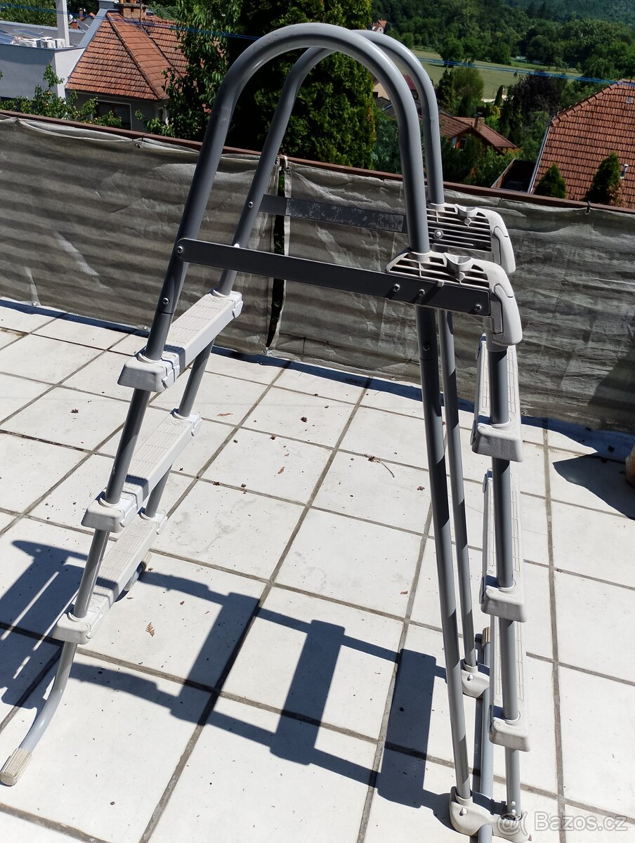 Schůdky do bazénu do 150kg.