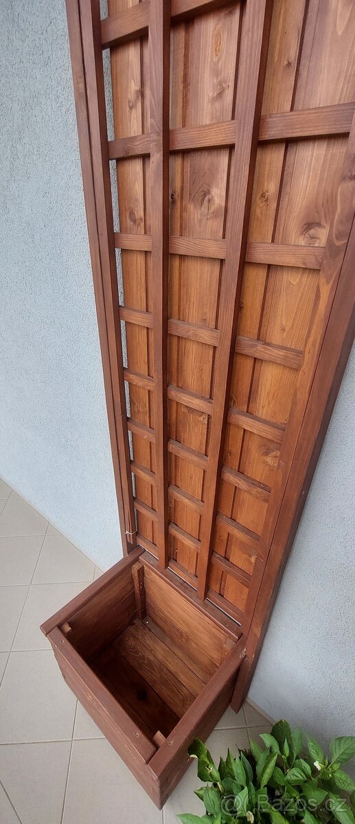 Dřevěný květináč, kvalitní zástěna