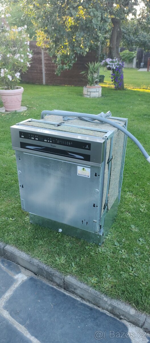 Vestavná myčka Whirlpool 60cm