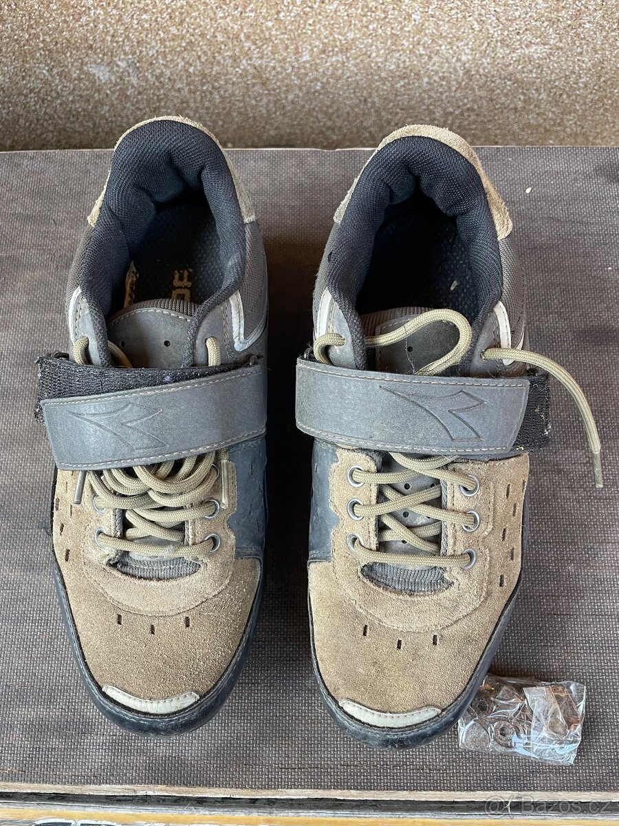 Tretry DIADORA 42