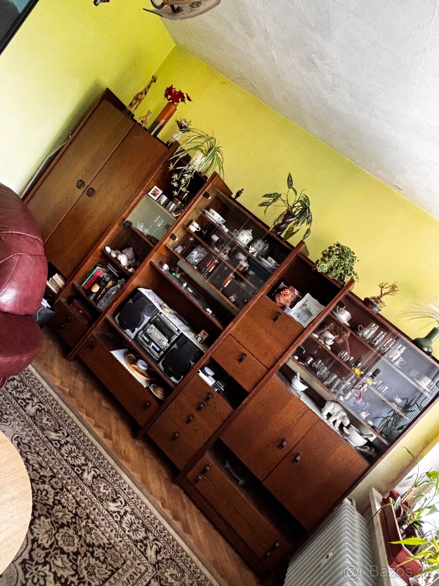 Starší nábytek 80leta