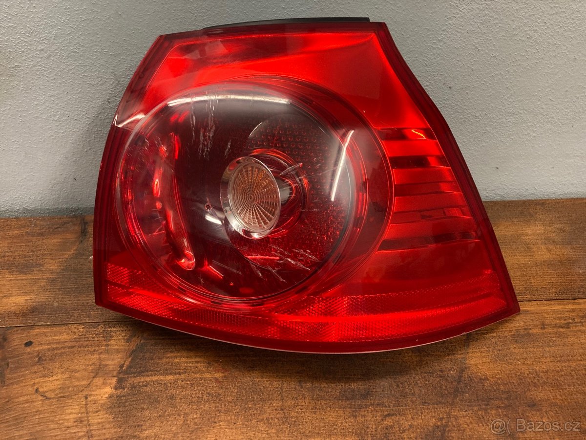 Pravé zadní světlo VW Golf V