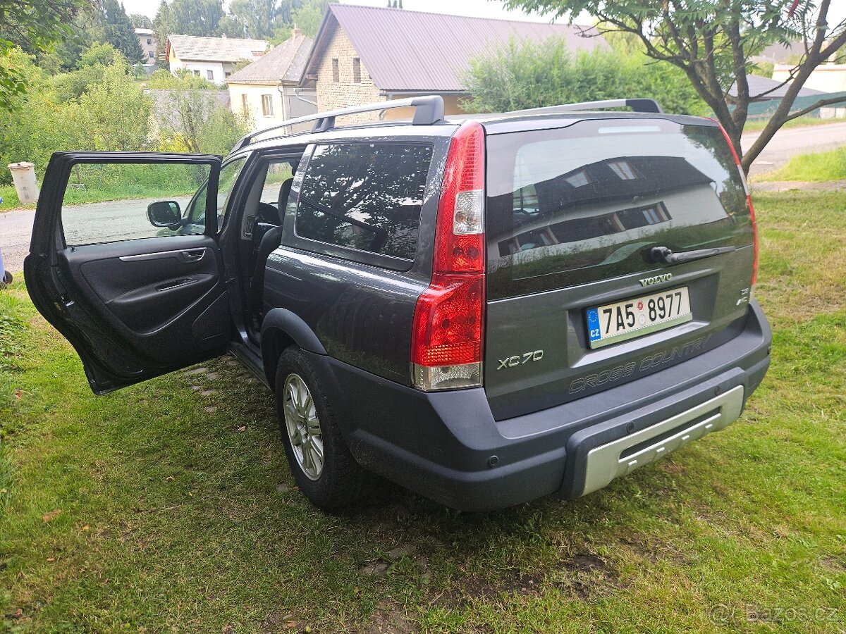 Volvo XC70 D5 AWD 136kw-MANUÁL