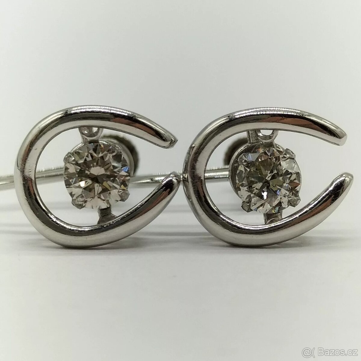LUXUSNÍ PLATINOVÉ DIAMANTOVÉ NÁUŠNICE 0.60 CT