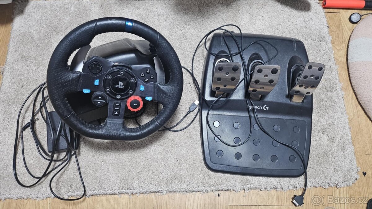 Logitech G29 a polohovatelná závodní židle