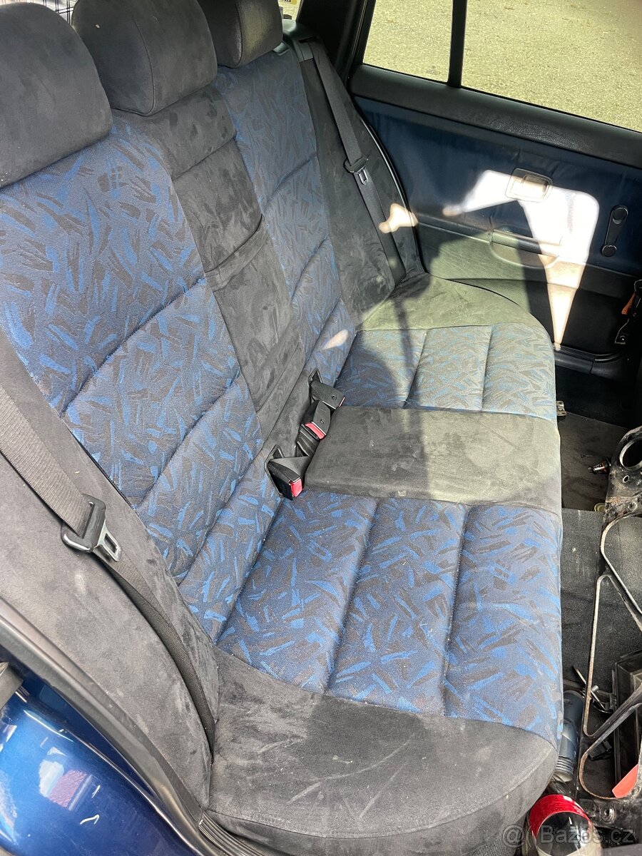 Zadni sedacky BMW e36