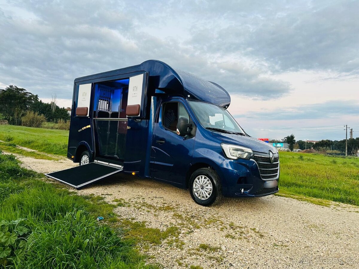 Přepravník na koně Renault ATM 5-místný / Automat