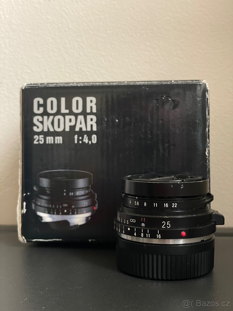 Voigtländer Color-Skopar 25mm f/4 pro Leica M s optickým hle
