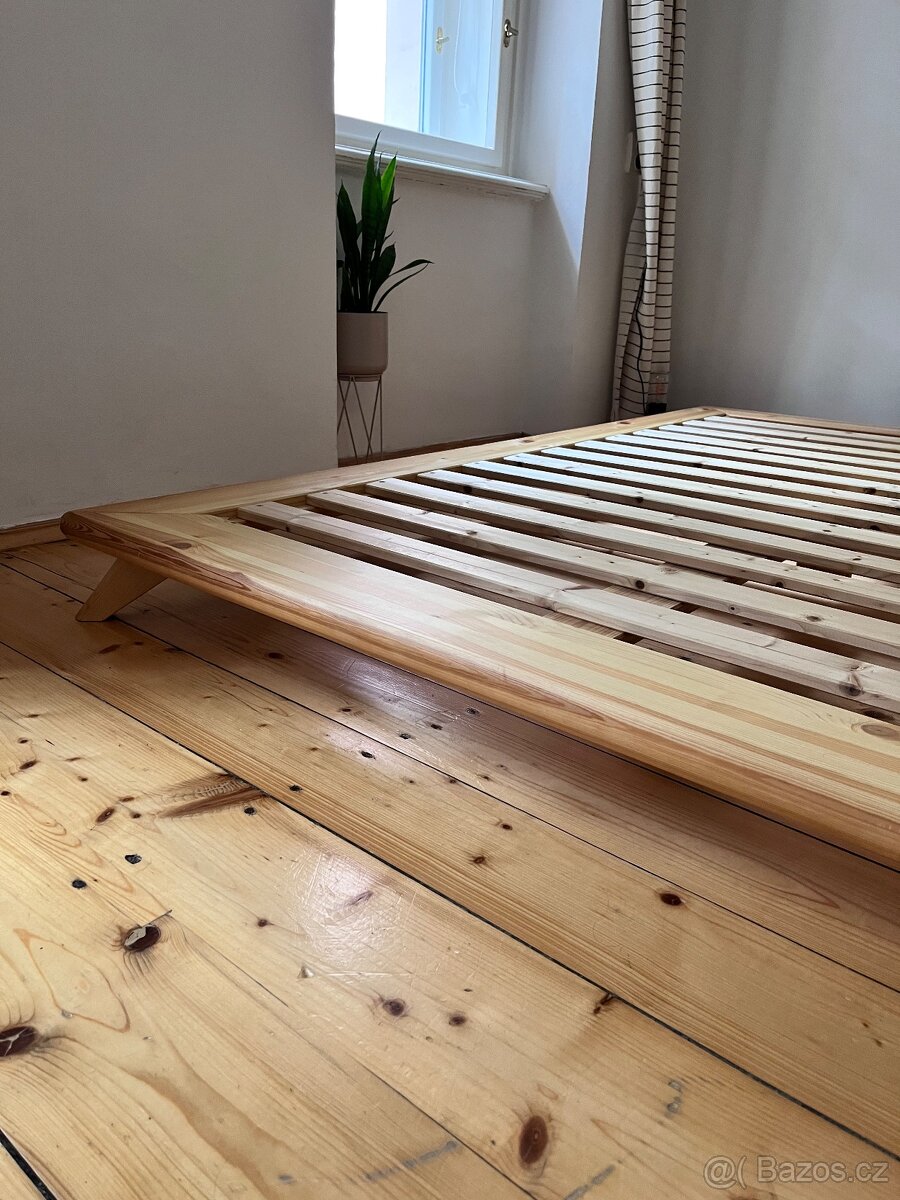 Karup Senza 140 x 200 z borovicového masivu