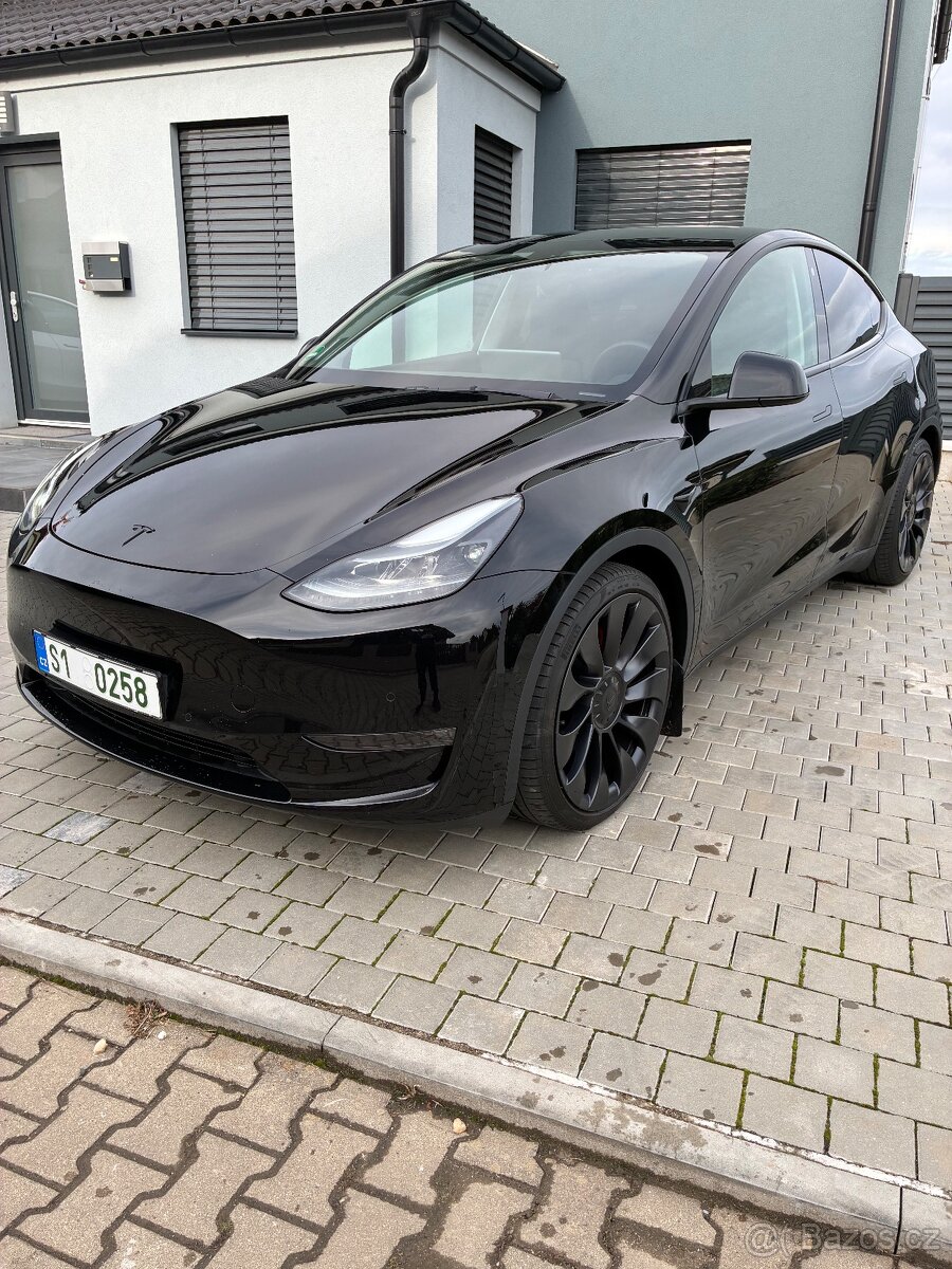 Tesla Model Y Performance | EAP | Berlín | 1 majitel