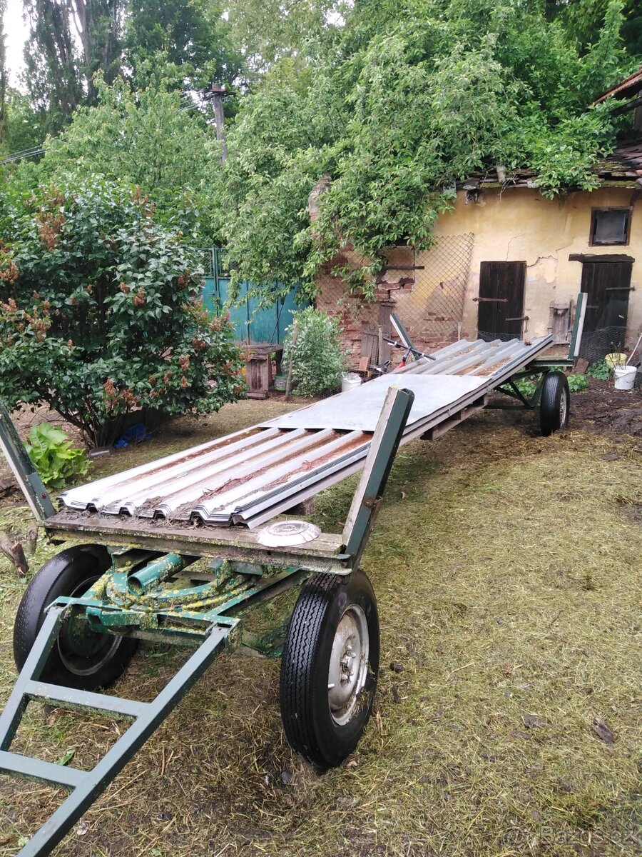 Roztahovací vlek na kulatinu