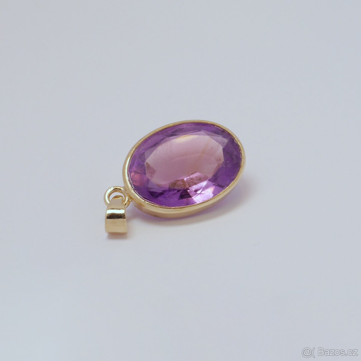 Zlatý přívěsek s ametystem