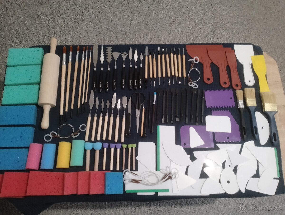 Potřeby pro hrnčířský kruh a keramiku