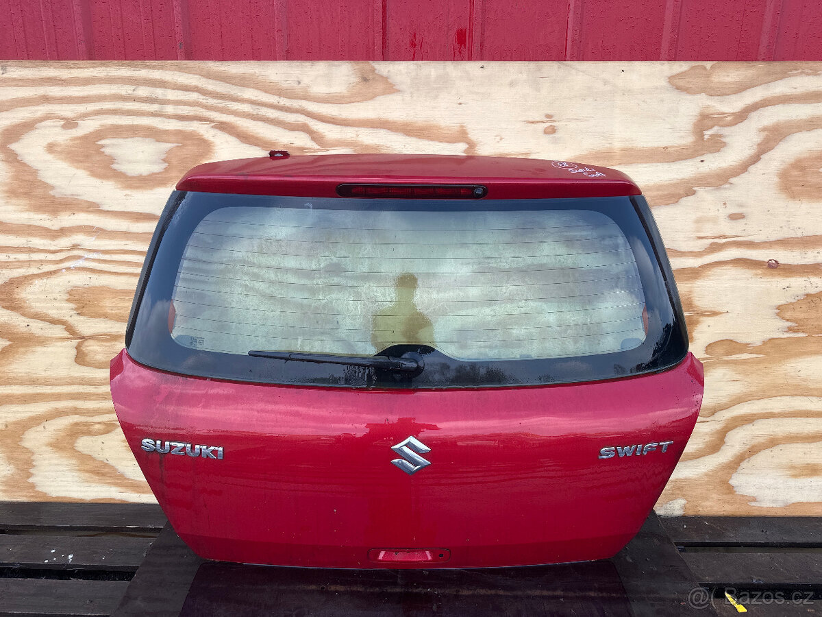 68.PRODÁM PÁTE DVEŘE, ZADNÍ VÍKO SUZUKI SWIFT