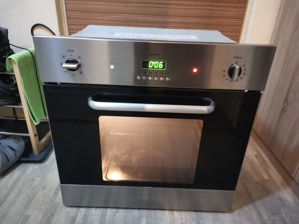 Vestavná trouba BAUMATIC