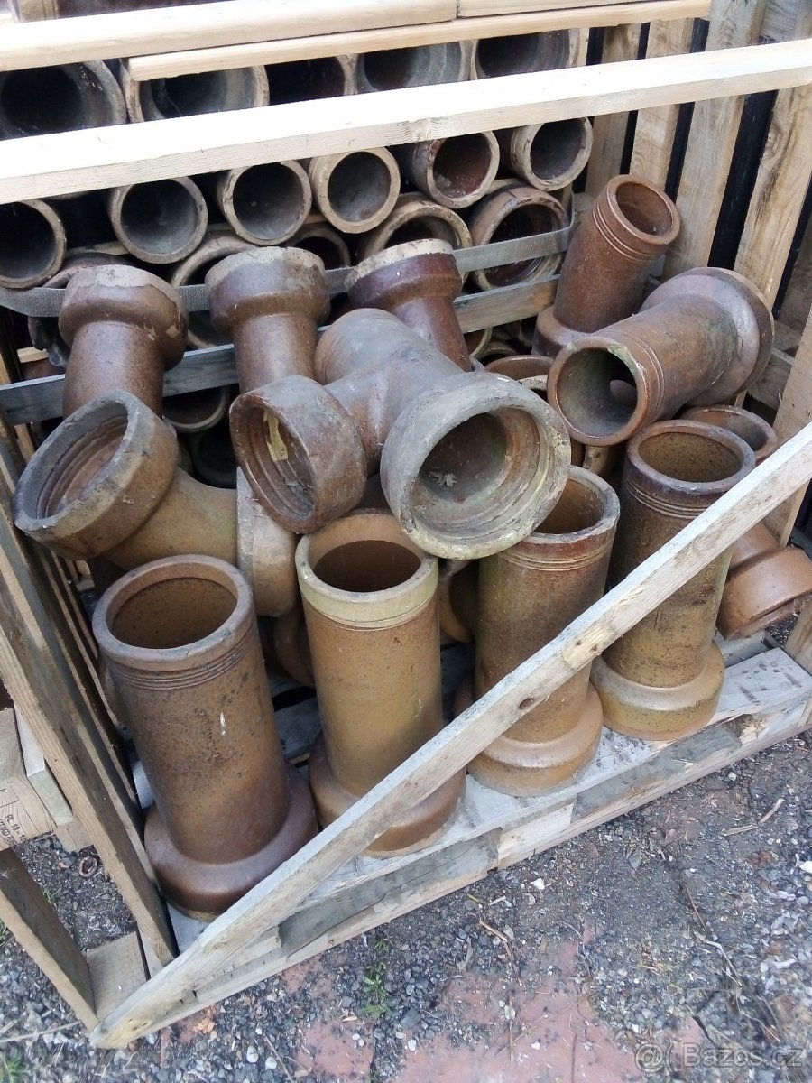 Kameninové odpadní roury, nepoužité