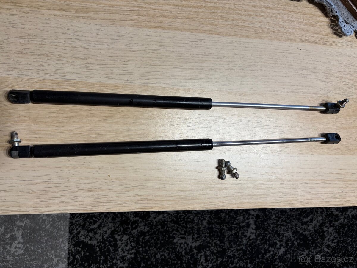 Písty do kufru na škodovku