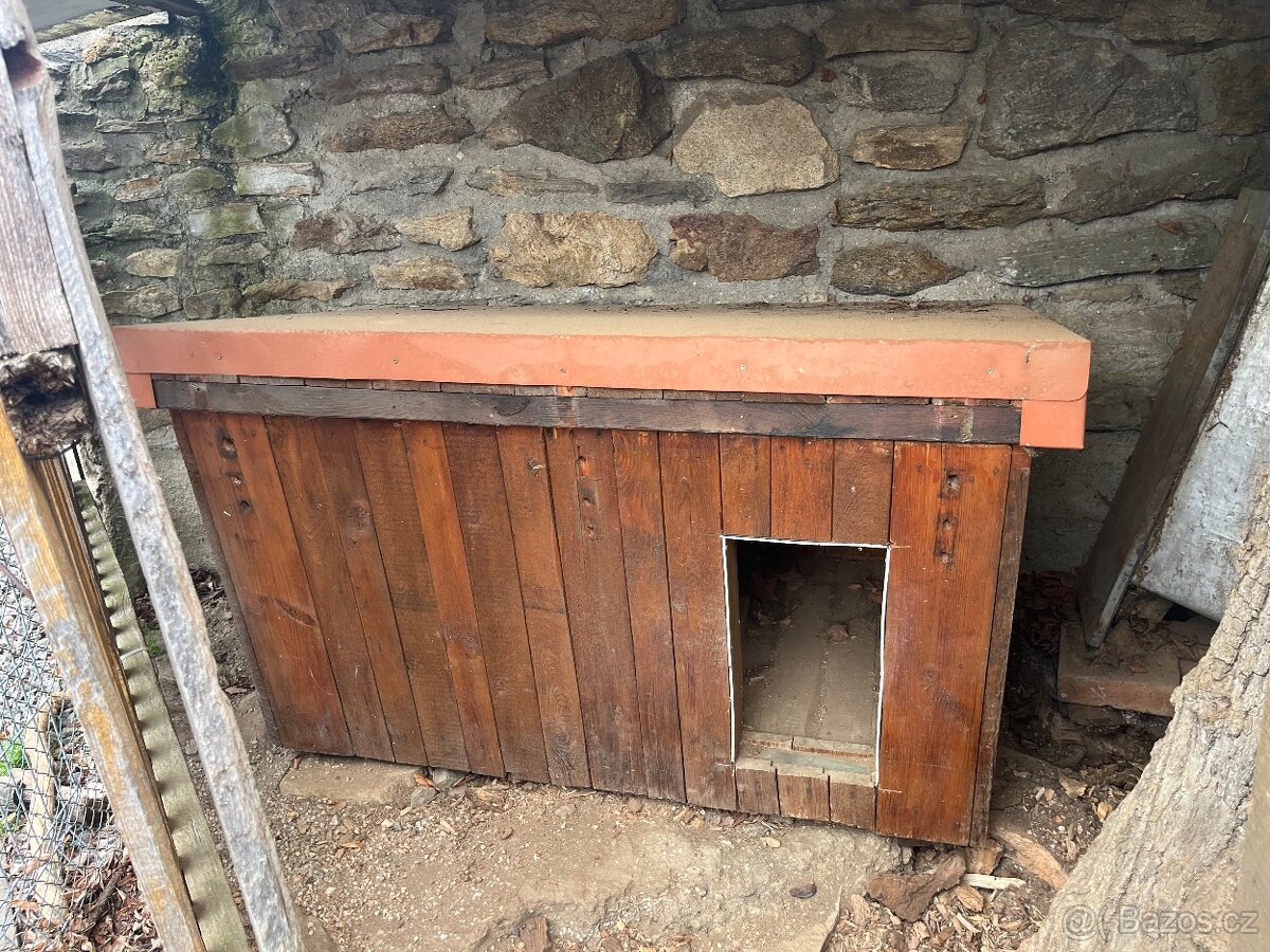 Zateplená psí bouda