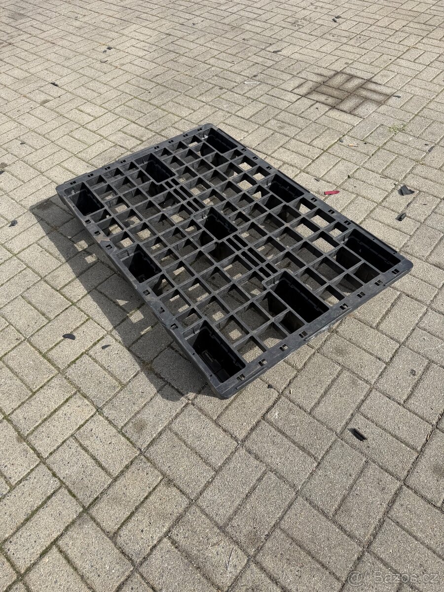 Plastové palety lehké