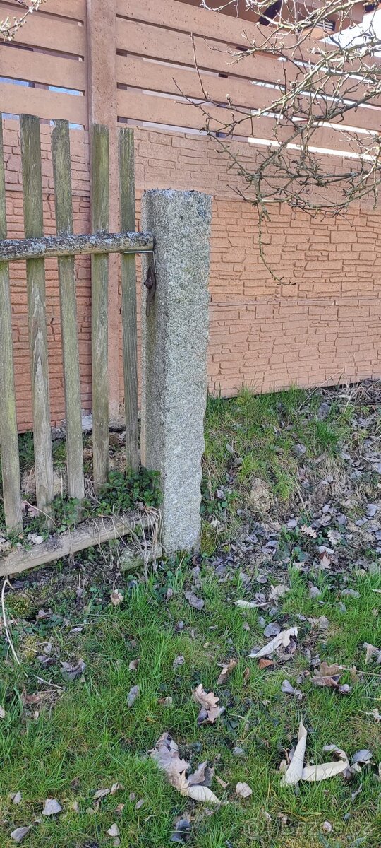 Žulové sloupky