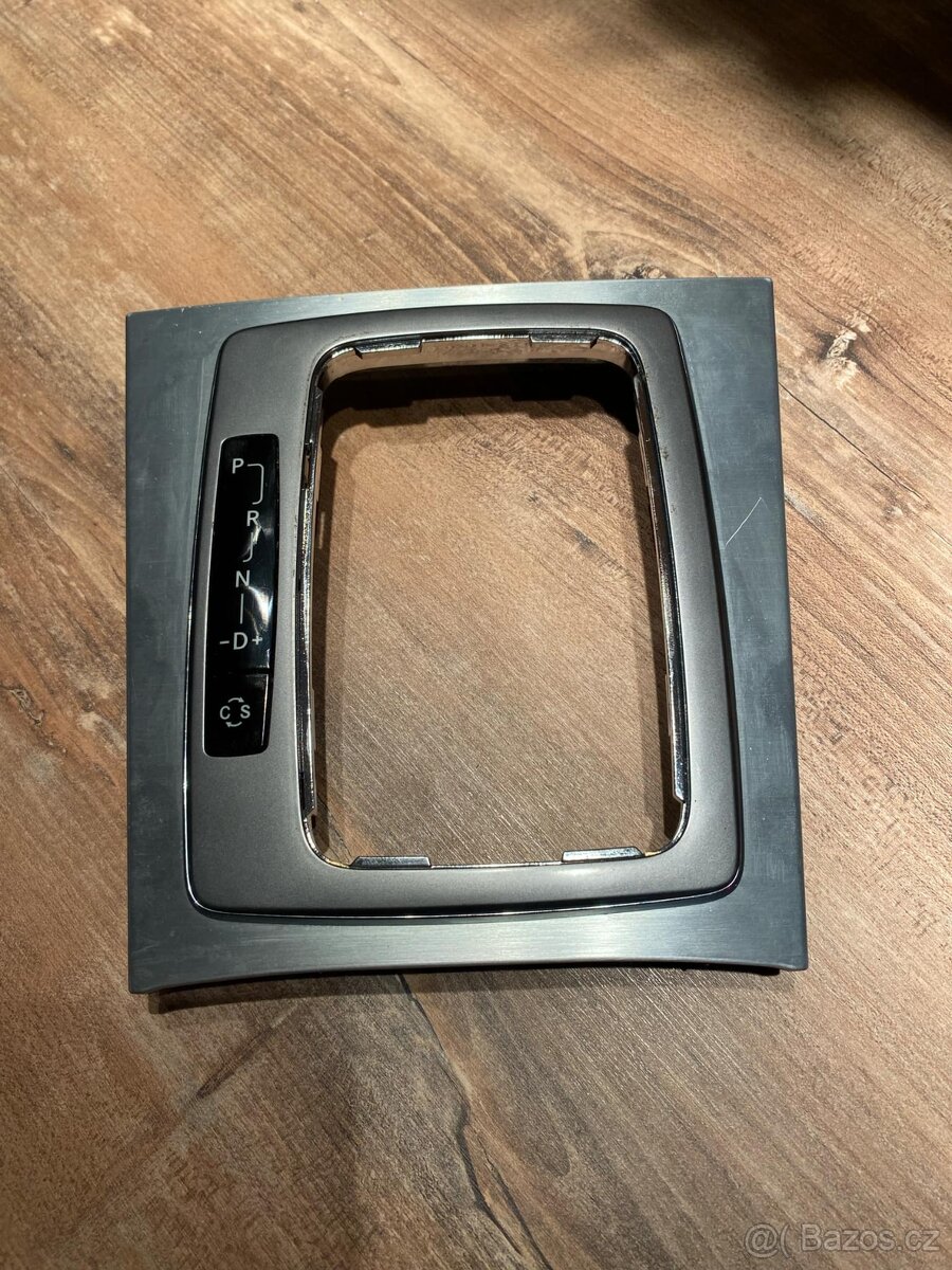 Plastová krytka s tlačítky mercedes W204 A2042670288 Q07