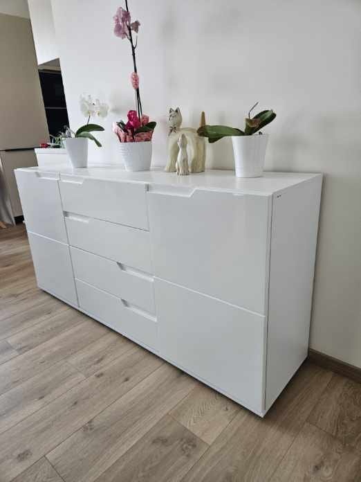 Bílá lakovaná komoda 167x80x40– jako nová