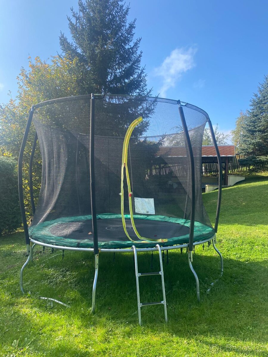 Trampolína