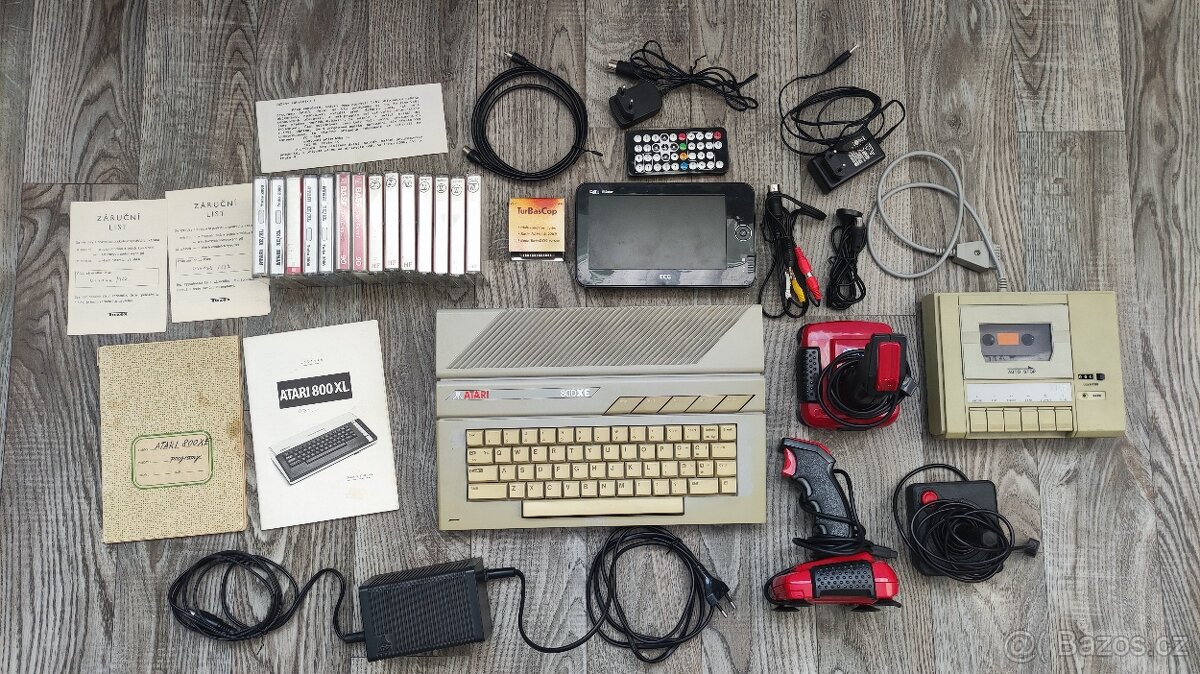 Atari 800XE funkční, hodně příslušenství a soft