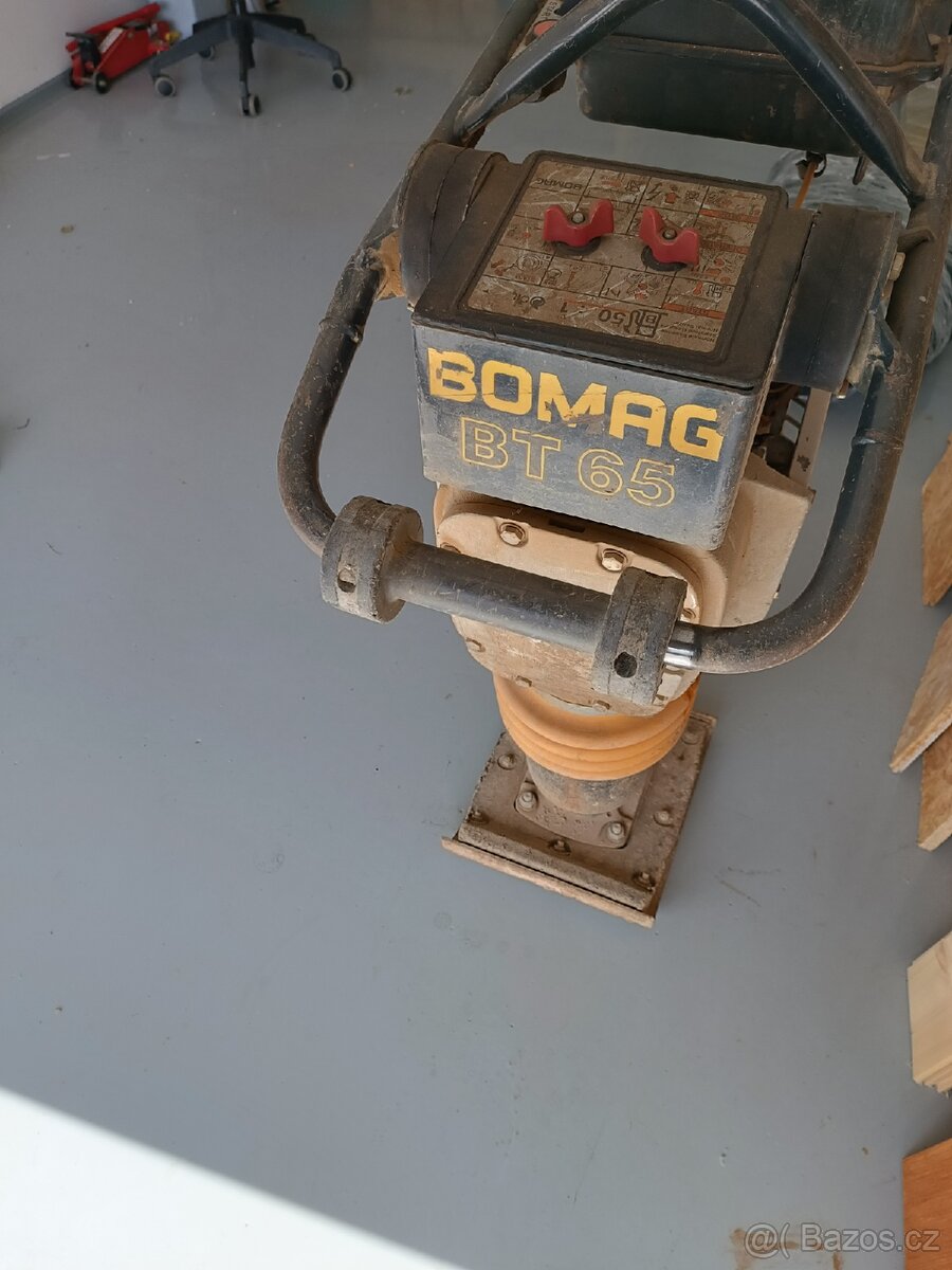 Vibrační Pěch bomag bt 65