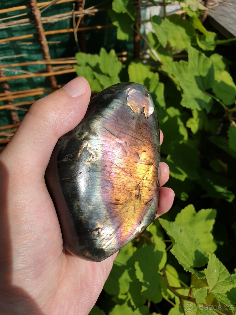 Labradorit - přes 0,7 kg (duhový, extrémně vzácný)